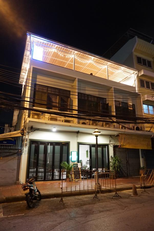 Krit Hostel Bangkok Exterior photo